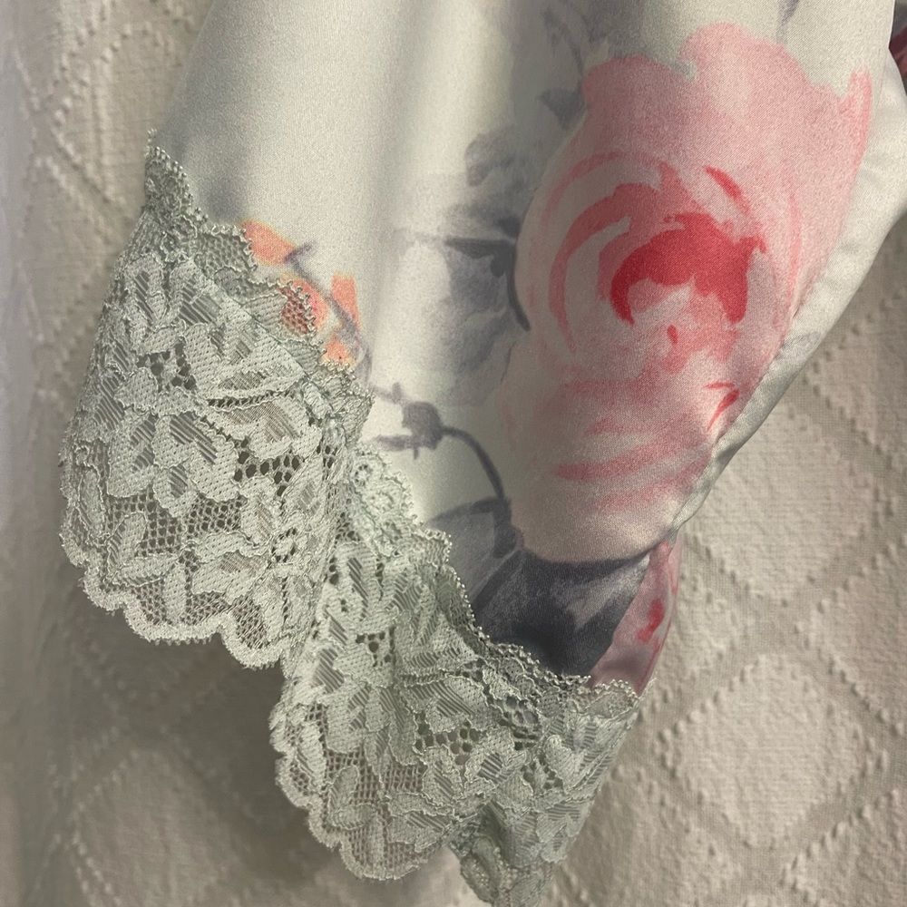 Apt 9 Floral Robe - Medium - Picture 4 of 4